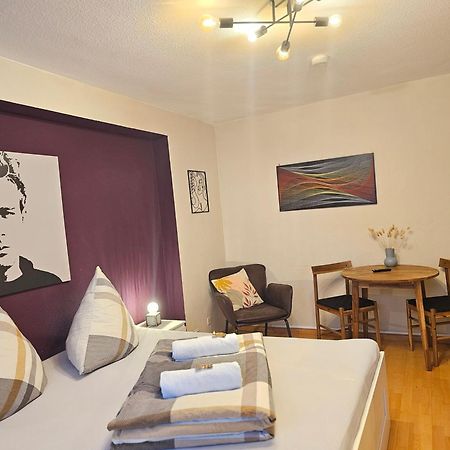 Doppelzimmer 1 I Geteiltes Bad & Kueche I Mit Dem Zug Nur 4 Min Bis Zum Hauptbahnhof Apartman Freiburg im Breisgau Kültér fotó