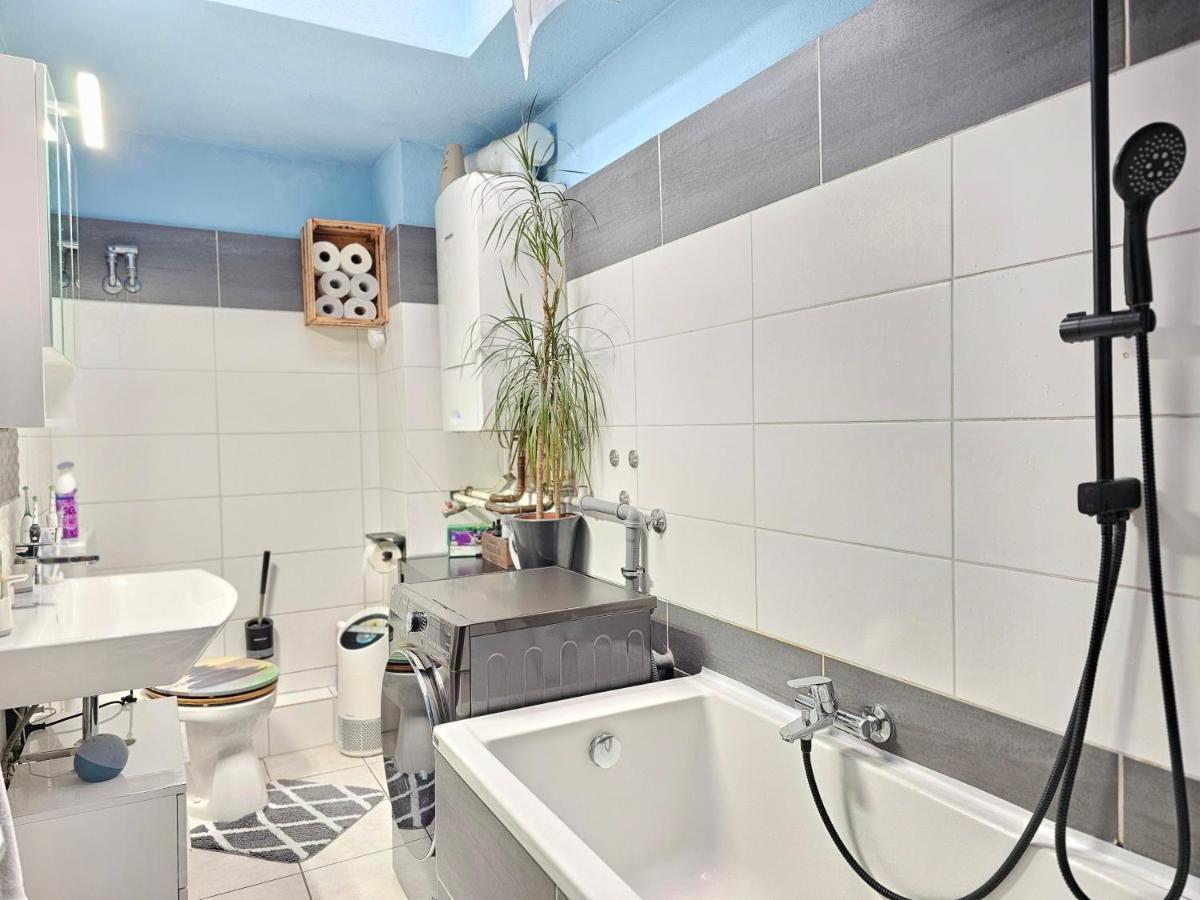 Doppelzimmer 1 I Geteiltes Bad & Kueche I Mit Dem Zug Nur 4 Min Bis Zum Hauptbahnhof Freiburg im Breisgau Kültér fotó