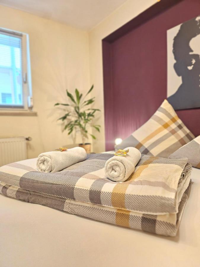 Doppelzimmer 1 I Geteiltes Bad & Kueche I Mit Dem Zug Nur 4 Min Bis Zum Hauptbahnhof Freiburg im Breisgau Kültér fotó