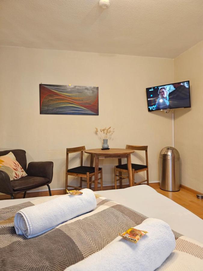 Doppelzimmer 1 I Geteiltes Bad & Kueche I Mit Dem Zug Nur 4 Min Bis Zum Hauptbahnhof Freiburg im Breisgau Kültér fotó